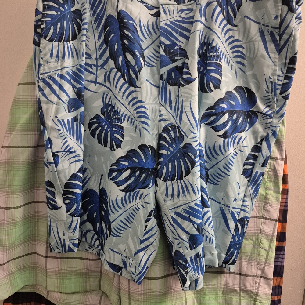 Men's  Plaid Shorts - Picture 6 of 7